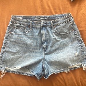 AE DENIM MOM SHORTS Light Bright Indigo